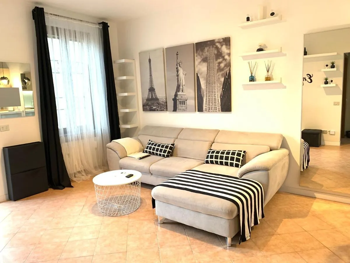 Jr Home 1 Corsico Apartment